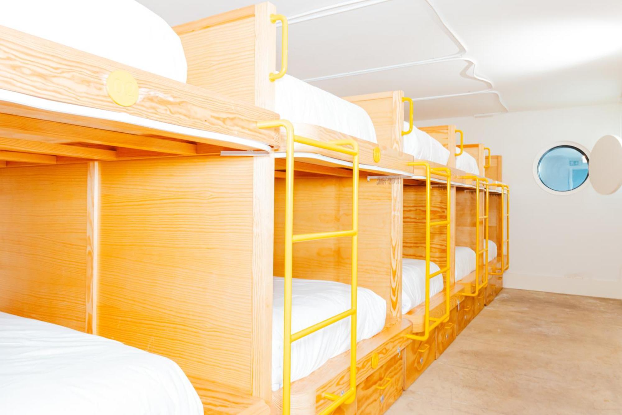 Surf & Sea Suites Parede Kültér fotó
