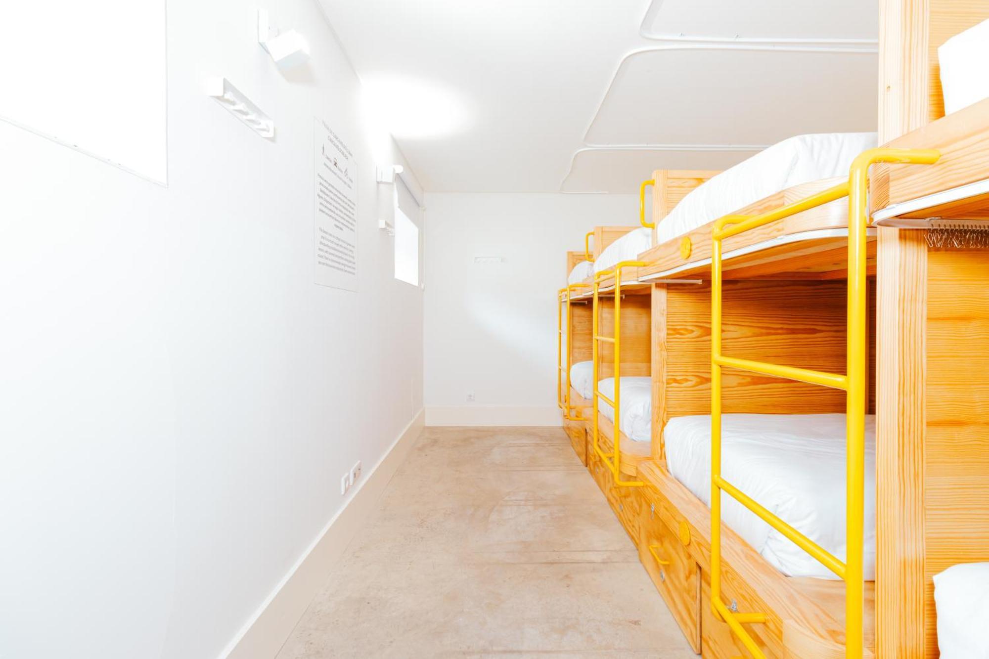Surf & Sea Suites Parede Kültér fotó